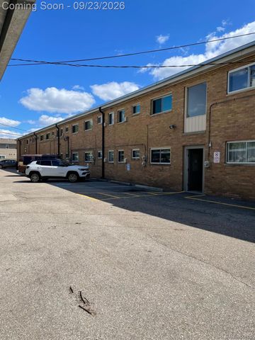 2859 E Maple Road, Birmingham, MI 48009