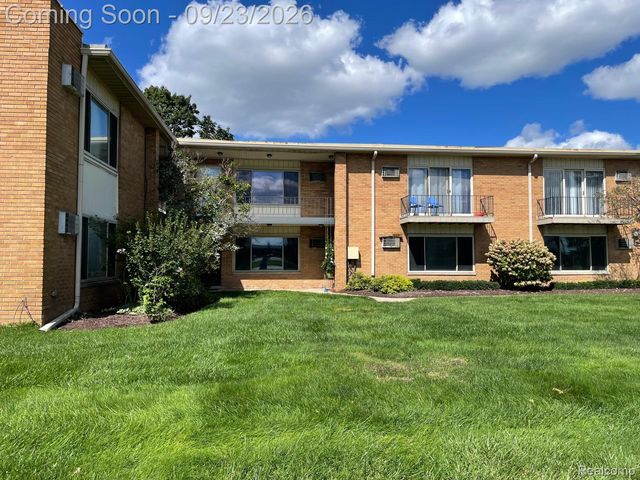 2859 E Maple Road, Birmingham, MI 48009