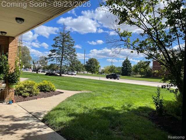 2859 E Maple Road, Birmingham, MI 48009