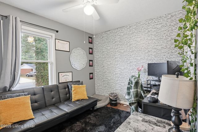 7404 Arapaho Dr, Louisville, KY 40214