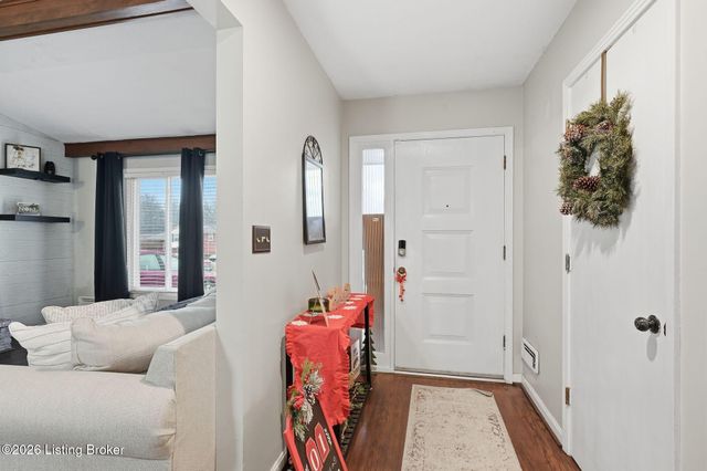 7404 Arapaho Dr, Louisville, KY 40214