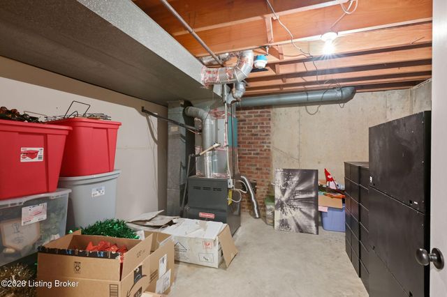 7404 Arapaho Dr, Louisville, KY 40214