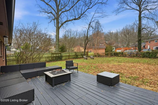 7404 Arapaho Dr, Louisville, KY 40214