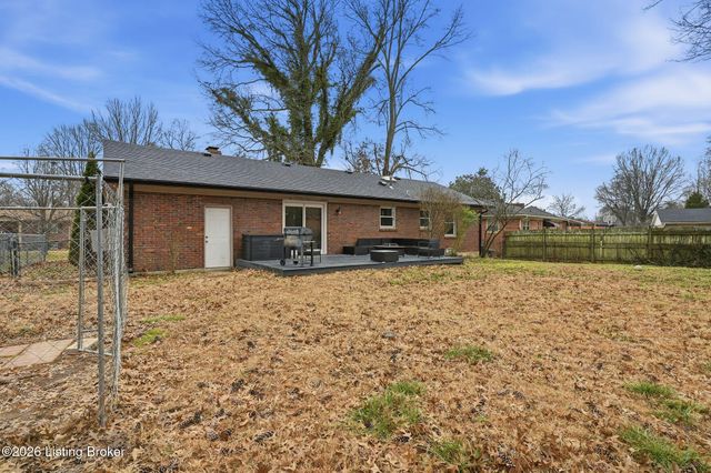 7404 Arapaho Dr, Louisville, KY 40214