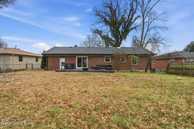 7404 Arapaho Dr, Louisville, KY 40214