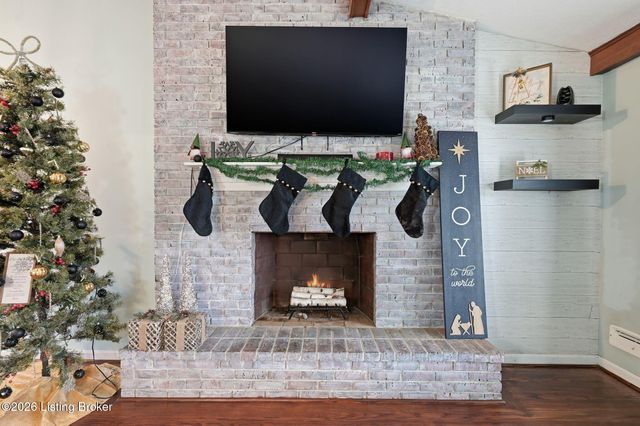 7404 Arapaho Dr, Louisville, KY 40214