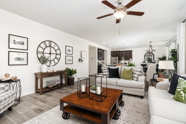 6794 E Oslin Avenue, Fresno, CA 93727