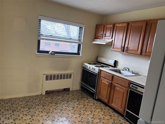 74-81 220th Street 2, Bayside, NY 11364