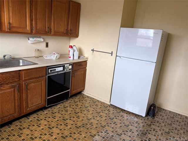 74-81 220th Street 2, Bayside, NY 11364