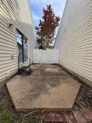 2659 Liberty Gardens Drive, Florissant, MO 63031