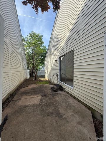 2659 Liberty Gardens Drive, Florissant, MO 63031