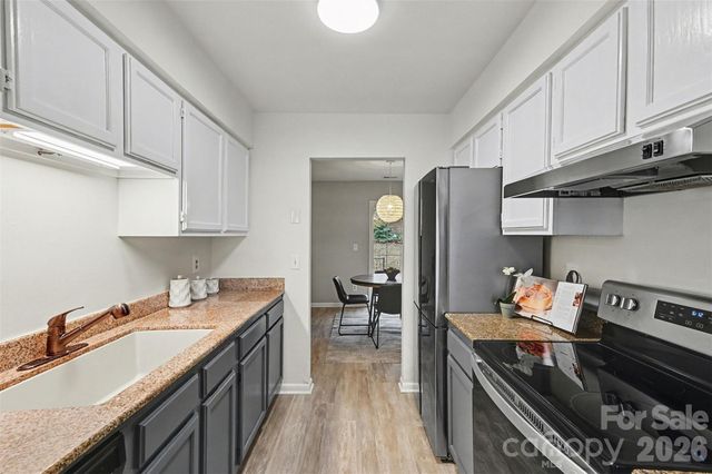 1047 Sardis Cove Drive, Charlotte, NC 28270