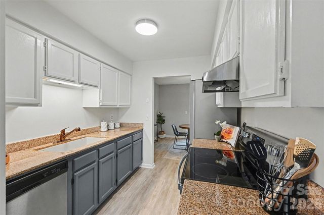 1047 Sardis Cove Drive, Charlotte, NC 28270