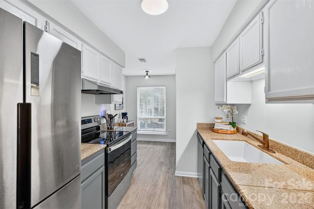 1047 Sardis Cove Drive, Charlotte, NC 28270