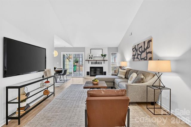 1047 Sardis Cove Drive, Charlotte, NC 28270