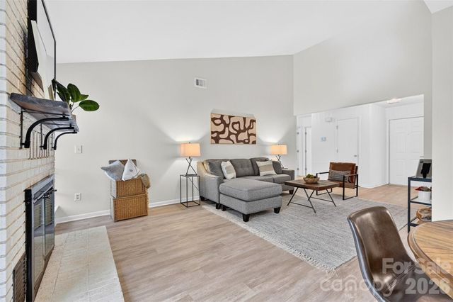 1047 Sardis Cove Drive, Charlotte, NC 28270