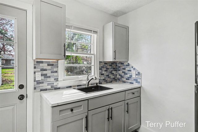 58 Lamora Avenue, Battle Creek, MI 49037