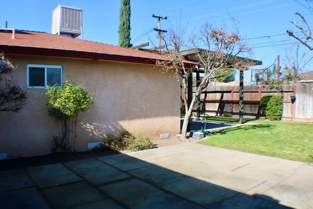 881 W Rialto Avenue, Clovis, CA 93612