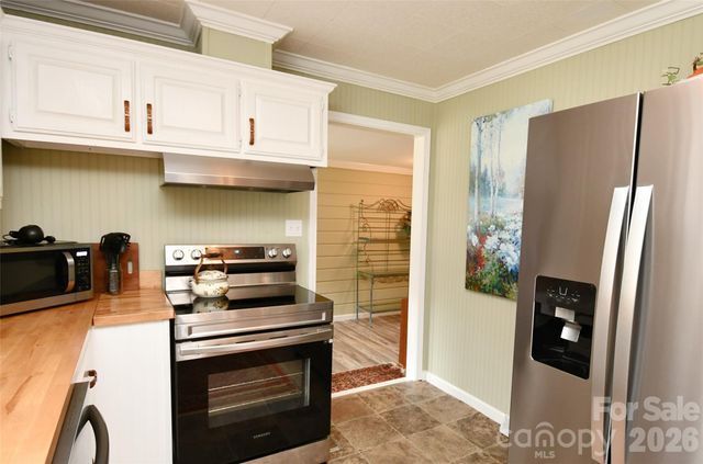 1650 Hughes Gap Road, Bakersville, NC 28705