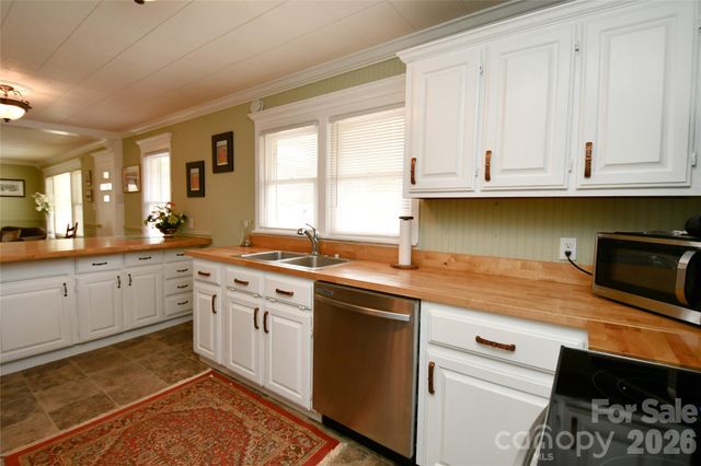 1650 Hughes Gap Road, Bakersville, NC 28705