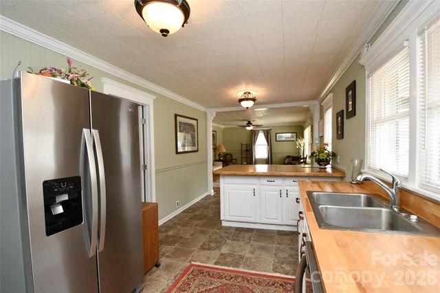 1650 Hughes Gap Road, Bakersville, NC 28705