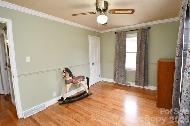 1650 Hughes Gap Road, Bakersville, NC 28705