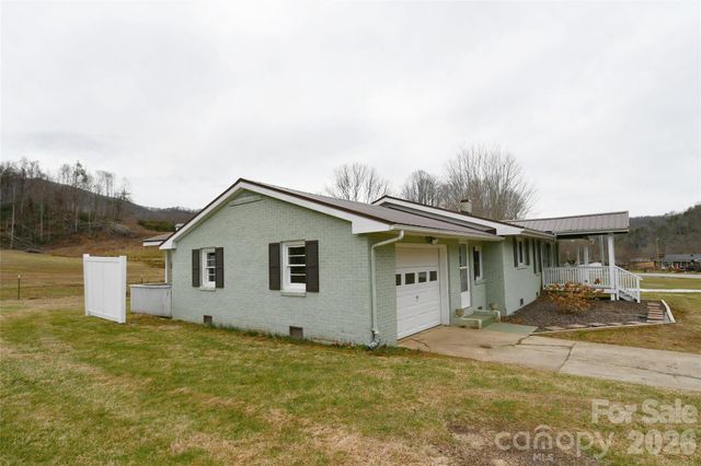 1650 Hughes Gap Road, Bakersville, NC 28705
