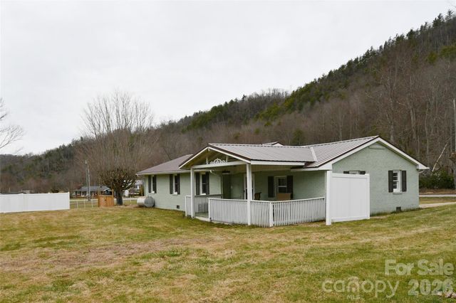 1650 Hughes Gap Road, Bakersville, NC 28705