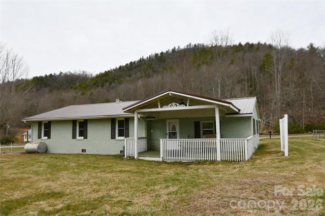 1650 Hughes Gap Road, Bakersville, NC 28705