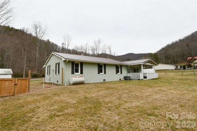 1650 Hughes Gap Road, Bakersville, NC 28705