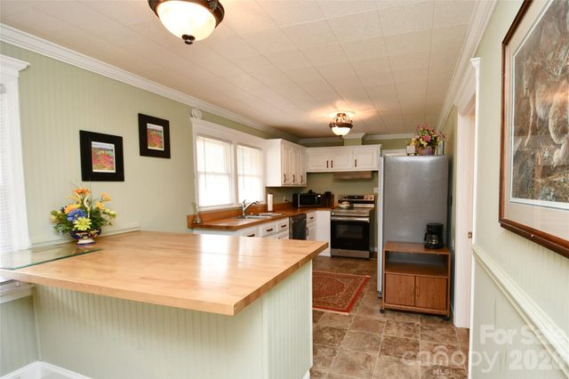 1650 Hughes Gap Road, Bakersville, NC 28705