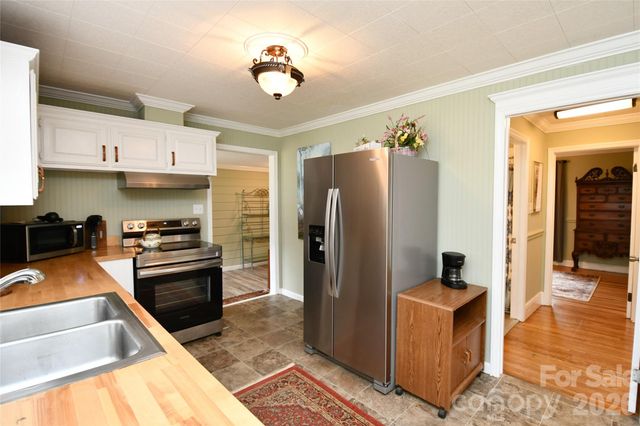 1650 Hughes Gap Road, Bakersville, NC 28705