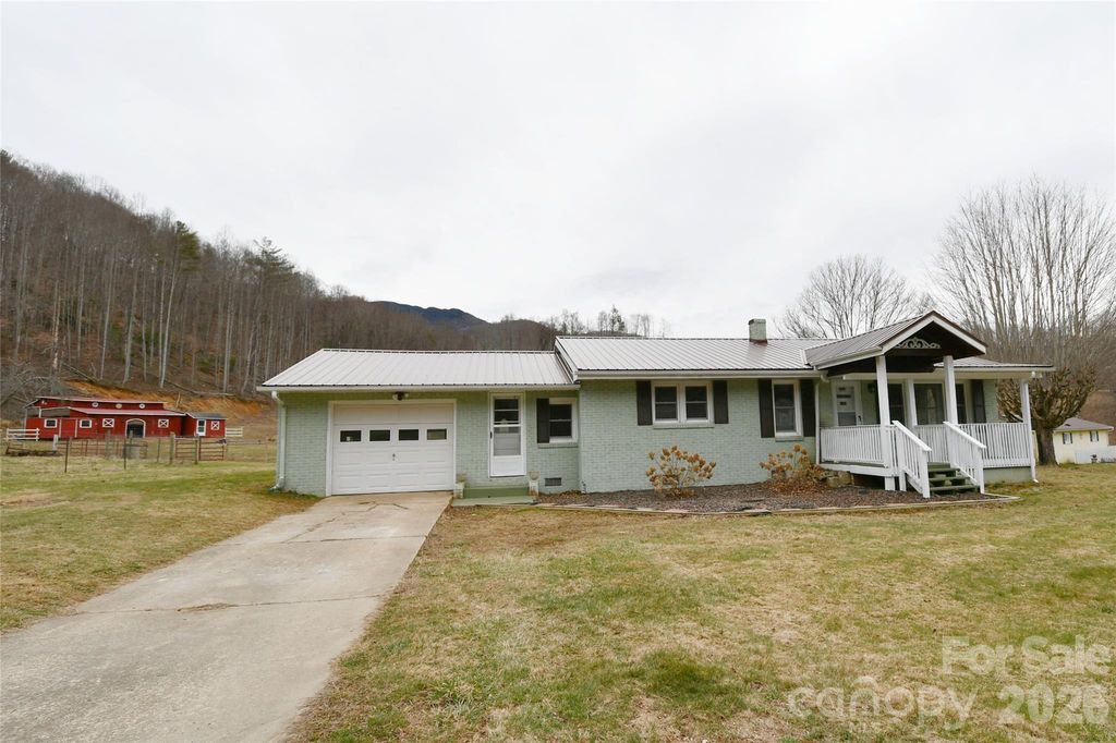 1650 Hughes Gap Road, Bakersville, NC 28705