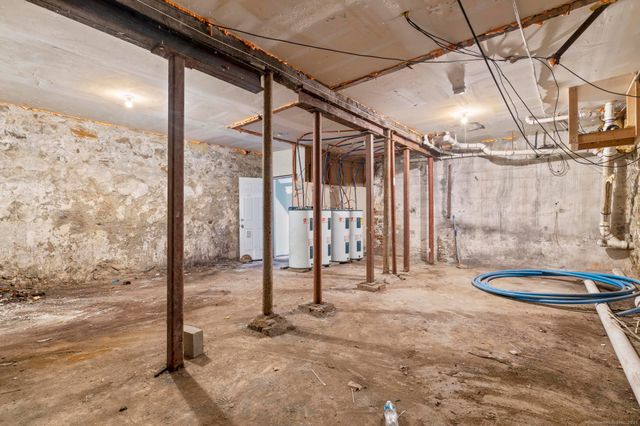 31 Whittier Street, Bridgeport, CT 06605