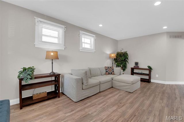 5717 Lansdowne Avenue, St Louis, MO 63109