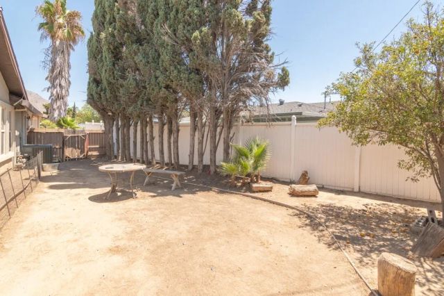 205 Waring, Riverside, CA 92507
