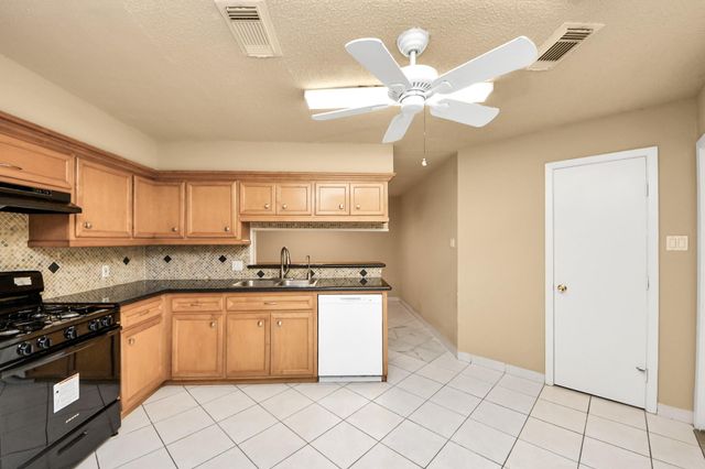 10711 Forest Leaf Drive, Sugar Land, TX 77498