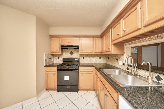 10711 Forest Leaf Drive, Sugar Land, TX 77498