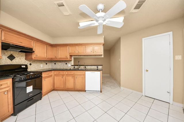 10711 Forest Leaf Drive, Sugar Land, TX 77498