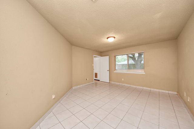 10711 Forest Leaf Drive, Sugar Land, TX 77498