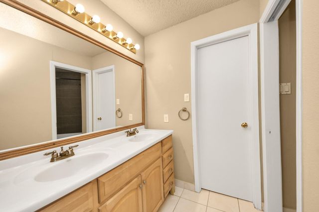 10711 Forest Leaf Drive, Sugar Land, TX 77498