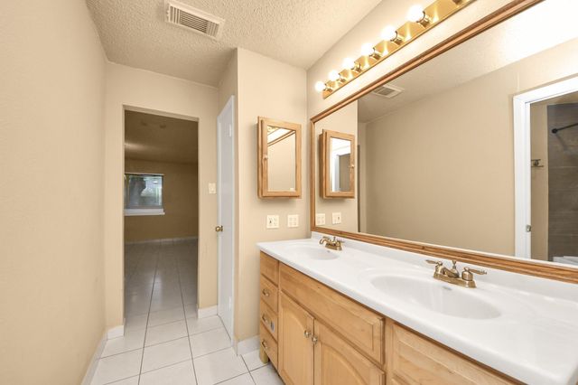 10711 Forest Leaf Drive, Sugar Land, TX 77498