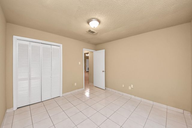 10711 Forest Leaf Drive, Sugar Land, TX 77498