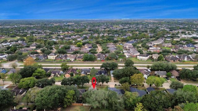 10711 Forest Leaf Drive, Sugar Land, TX 77498