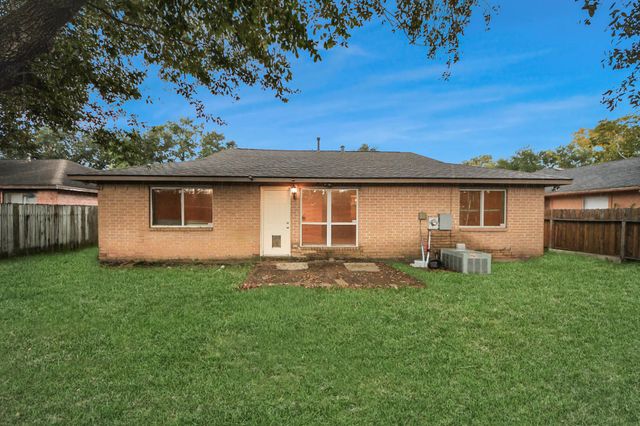 10711 Forest Leaf Drive, Sugar Land, TX 77498