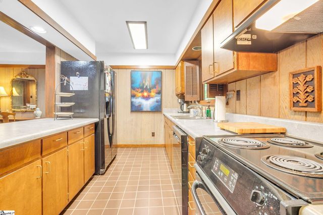 2 Craigwood Road, Greenville, SC 29607
