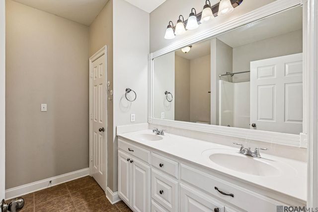 16348 Turning Leaf Dr, Prairieville, LA 70769