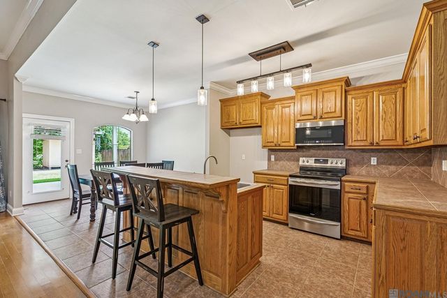 16348 Turning Leaf Dr, Prairieville, LA 70769