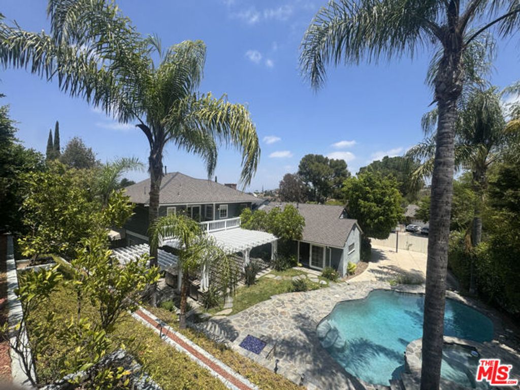 3690 Crownridge Drive, Sherman Oaks, CA 91403