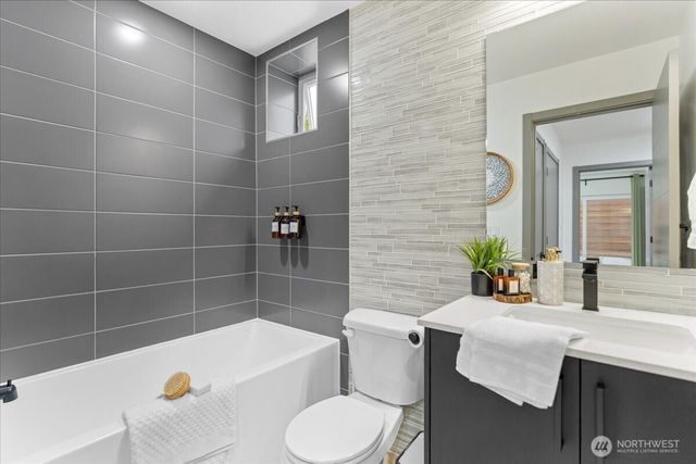 4301 26th Avenue SW, Seattle, WA 98106